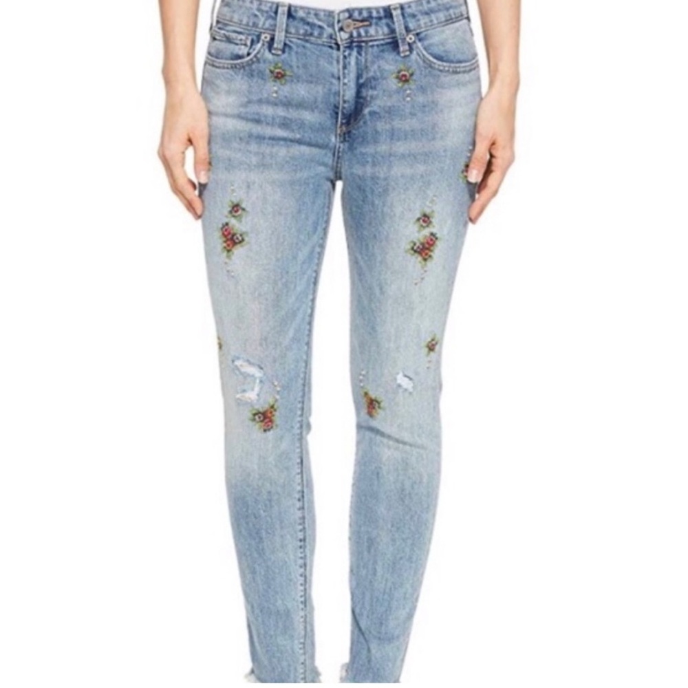 Lucky 🍀 Brand Embroidered Blue Jeans